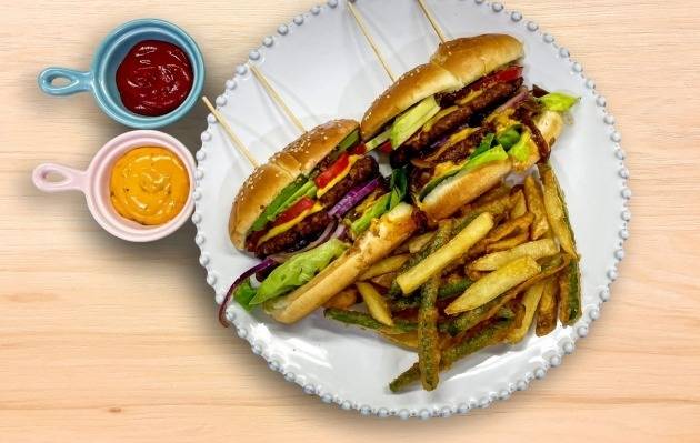 농심은 내년 4월 서울 잠실 롯데월드몰에 아예 비건 전문 음식점인 ‘베지가든 레스토랑’을 열 예정이다. 베지가든 레스토랑에서 판매할 예정인 버거 메뉴. /농심 제공