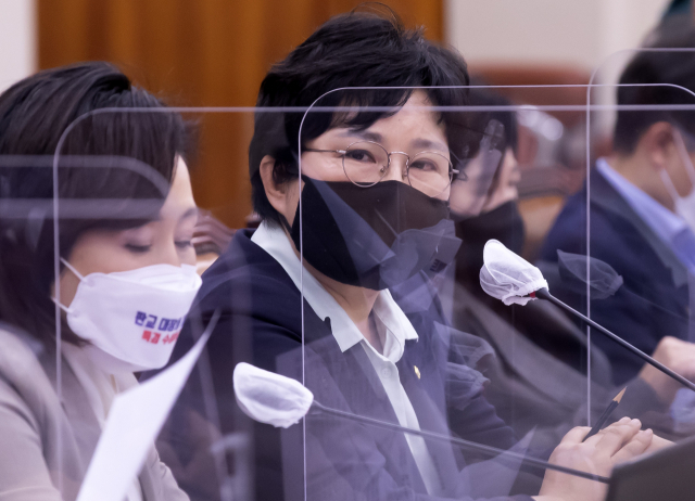조수진 국민의힘 의원이 11월 30일 국회에서 열린 법사위 전체회의에서 발언하고 있다./권욱 기자