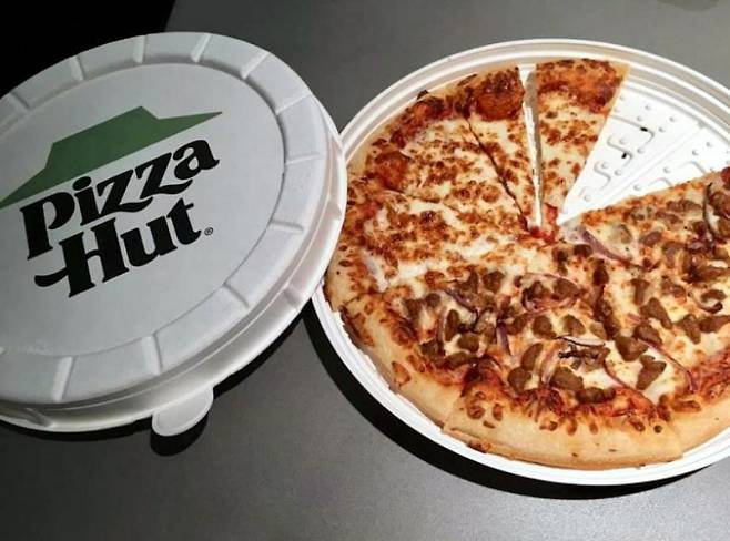 지난 2019년 피자헛이 시범적으로 도입한 식물성 소재 피자 박스의 모습. [피자헛 제공]