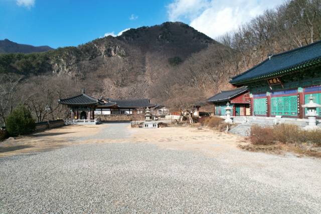 반야사 뒤 산자락의 너덜겅은 호랑이를 쏙 빼닮았다. 눈 내린 뒤 찾아가면 더욱 선명한 호랑이를 만나볼 수 있다.