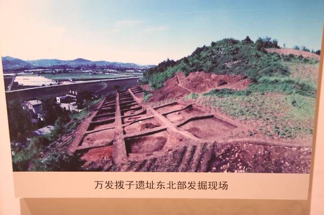 중국 퉁화시박물관에 전시된 만발발자 유적의 발굴 당시 모습. /동북아역사재단