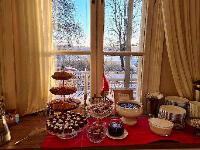 대추 케이크와 생강 쿠키.