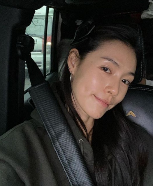 Kahi, a former group after school, reported on his recent situation.On the 27th, Kahi posted a picture on his instagram with the phrase Ribbon ... UhhhhhhhhhhhhhhhhhhhhhhhhhhhhhhhhhhhhhhhhhhhhhhhhhhhhhhhhhKahi in the public photo took a picture in the vehicle. The appearance of a black ribbon on his head and falling into a self-portrait was cute.Above all, the position of the ribbon was moved from place to place, and the appearance of a different expression attracted attention.Meanwhile, Kahi marriages with a businessman in 2016 and has two sons under his belt; he recently returned to Korea after living in Bali with his family.Kahi is currently appearing on TVN entertainment program Mom is Idol.