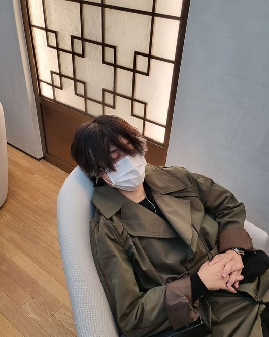 RM has released a picture of Jimin sleeping.On the afternoon of the 29th, BTS RM posted several photos on his Instagram with the message There are no more pictures now.The photo shows various RMs that seem to have taken a itinerary. Especially, it is impressive to take a picture of Jimin sleeping.Fans were attracted to Jimin, who was asleep with long bangs.Meanwhile, BTS recently opened a personal Instagram in eight years of deV and is communicating with fans. It is currently on its second official long-term vacation.RM Instagram
