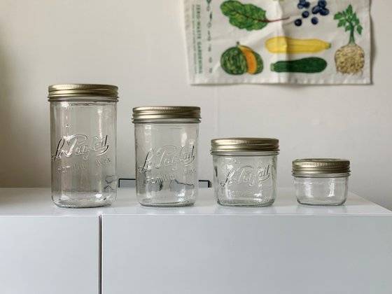 르파르페 ‘패밀리아 위스테린’ 라인의 용기들. 왼쪽부터 1000mL, 750mL, 500mL, 200mL. [사진 권민경]