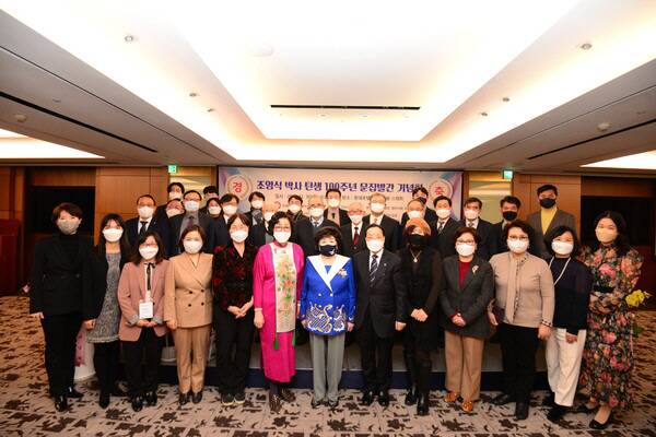 경희대 설립자인 미원 조영식 박사 탄생 100주년을 맞아 '조영식·이케다 다이사쿠 연구회'가 30일 서울 소공동 롯데호텔에서 '미원 조영식을 생각한다' 기념문집 발간 기념회를 열었다. [조영식·이케다 다이사쿠 연구회 제공]