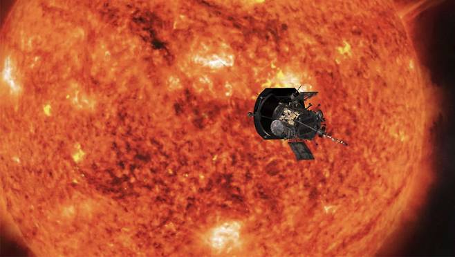 태양 탐사선이 개기일식 동안에만 볼 수 있는 코로나 속을 돌파하는 상상도.NASA/Johns Hopkins APL/Steve Gribben