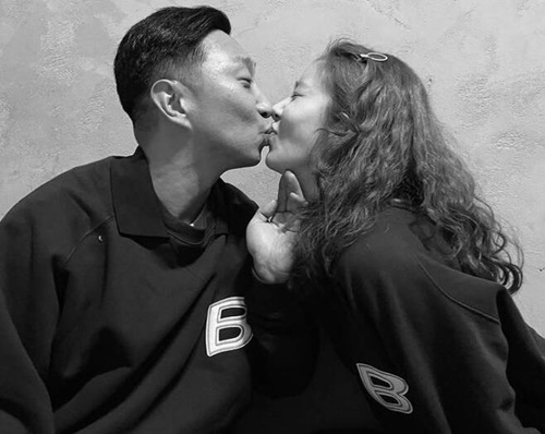 Son Dam-bi posted a picture on his instagram on the 1st with an article entitled Happy new year.Son Dam-bi in the public photo is wearing a couple of clothes with his open lover Lee Kyou-hyuk and kissing with his eyes closed.After the release of the devotion, the two people who show off their affection are attracting attention.Son Dam-bi proudly began his public devotion on December 2, 2021, after acknowledging his alleged romance with Lee Kyou-hyuk.Son Dam-bi agency H & D Entertainment and Lee Kyou-hyuk agency IHQ acknowledged their devotion to the daily economy, saying, It has been about three months since I started dating as a friend.The two, who made a relationship in 2011 with SBS entertainment program Kiss and Cry, were reunited at a meeting in early 2021 and started dating in earnest from summer.Son Dam-bi made his debut with his debut song Cry Eye in 2007 and sang hits such as Crazy and Saturday Night.He appeared in the drama Light and Shadow, Mrs. Kop 2, and Around the Time of Camellia Flowers. He is currently working as an MC for iHQ entertainment My sister shoots.Lee Kyou-hyuk is a former national speed skater.He has won four World Championships and six Olympic Games, including the 1000m in 1997 and the 1500m World record in 2001.After Sochi 2014 Winter Games, he retired from his career. He signed an exclusive contract with IHQ last September.Photo Son Dam-biSNS