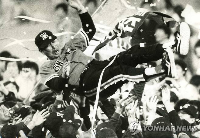 1998년 우승한 김응용 감독과 해태 타이거즈 [연합뉴스 자료사진]