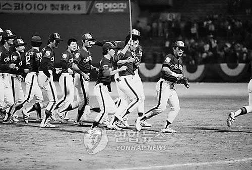 1982년 프로야구 초대 챔피언 OB 베어스 [연합뉴스 자료사진]