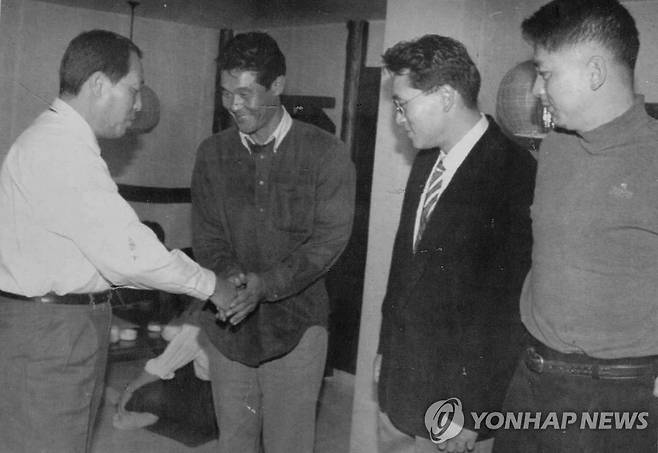 김인식 감독과 OB 베어스 선수들의 만남 [연합뉴스 자료사진]
