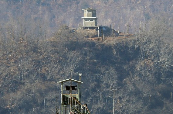 2일 오후 경기도 파주시 접경지역에서 바라본 북한군 초소. 2022.1.2/뉴스1 © News1 박정호 기자 /사진=뉴스1