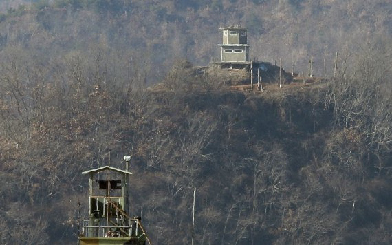 경기도 파주시 접경지역에서 바라본 북한군 초소. 사진=뉴스1