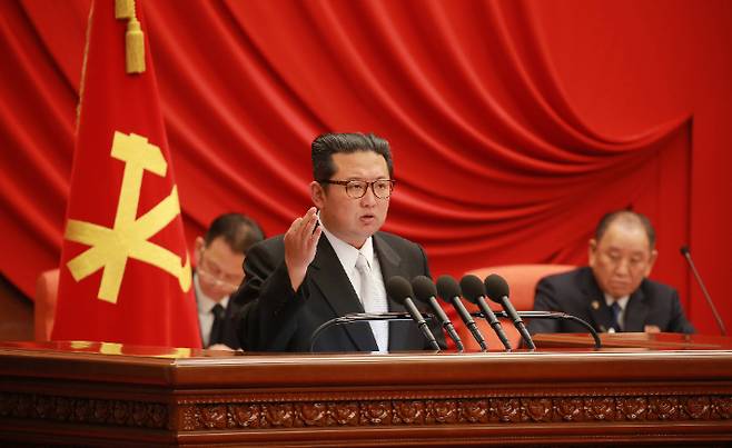 북한 전원회의서 발언하는 김정은. 연합뉴스