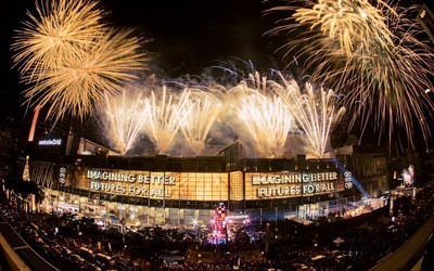 Thailand's Central World, the global countdown landmark, aka 'Times Square of Asia', spotlights 'message for better futures' to the world with spectacular fireworks to ring in 2022 (PRNewsfoto/Central Pattana Plc (CPN))