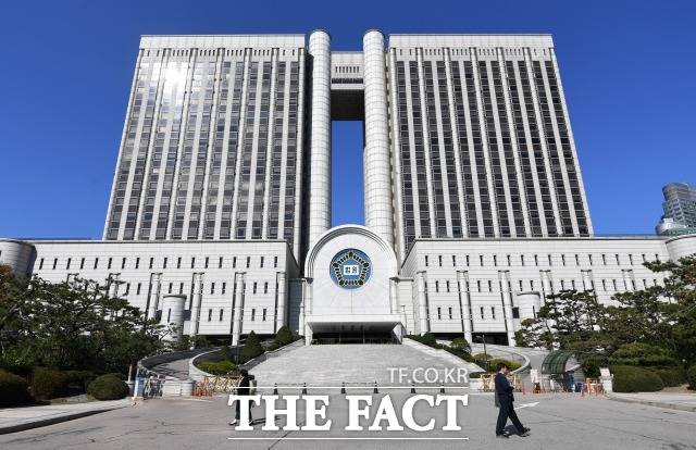 시장교란 행위 신고 전 "꿇어앉아 빌지 않으면 대검 수사과에 넘기겠다"라고 협박한 혐의로 재판에 넘겨진 남성에게 법원이 2심서 무죄를 선고했다. /남용희 기자