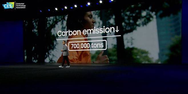 이산화탄소 배출량 70만 톤을 저감한 탄소 저감 인증을 받은 메모리 칩, 출처=삼성전자