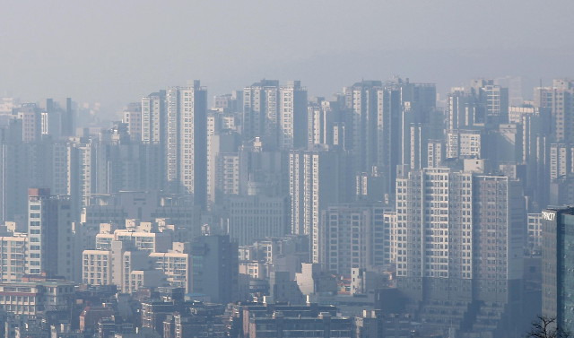 서울 남산에서 바라본 시내 아파트의 모습. 연합뉴스