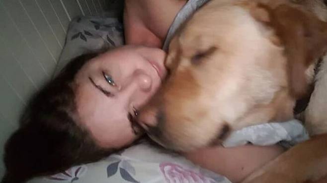 안나와 그녀의 반려견 '하비'.