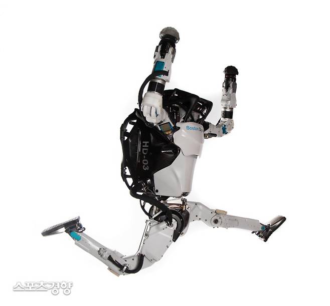 아틀라스. 현존하는 인강형 로봇 중 가장 인간에 가까운 움직임이 가능한 로봇이다.