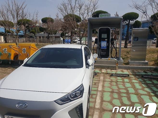 전북 부안군이 전기자동차 충전소를 대폭 확대해 대기환경 개선에 앞장서고 있다. © 뉴스1