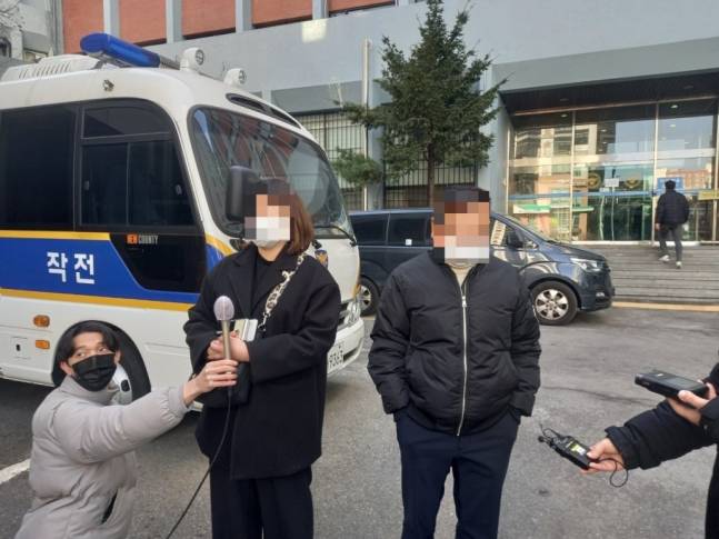 지난해 12월31일 서울 서대문구의 한 어린이 스포츠센터에서 센터 대표 A씨(41)가 20대 남성 직원 B씨의 몸을 플라스틱 막대로 찔러 숨지게 한 일이 벌어졌다. B씨의 유족들은 4일 오후 3시쯤 서대문경찰서를 찾아 참고인 조사를 받았다./사진=김성진 기자