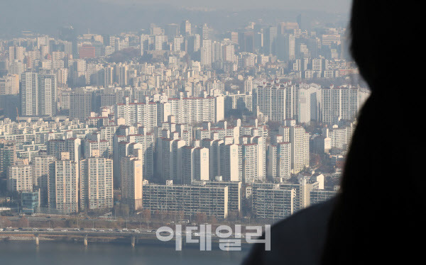 [이데일리 방인권 기자] 서울 여의도 63스퀘어에서 바라본 서울 아파트의 모습.