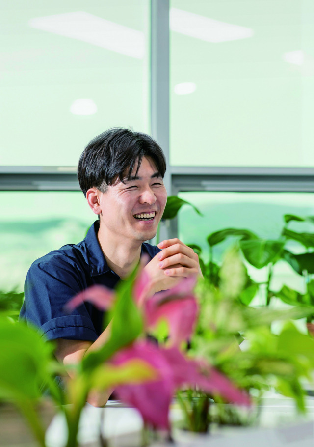 김성민 브라더스키퍼 대료가 안양산업진흥원 내 사무실에서 벽면 녹화 사업을 소개하고 있다./사진 제공=브라더스키퍼