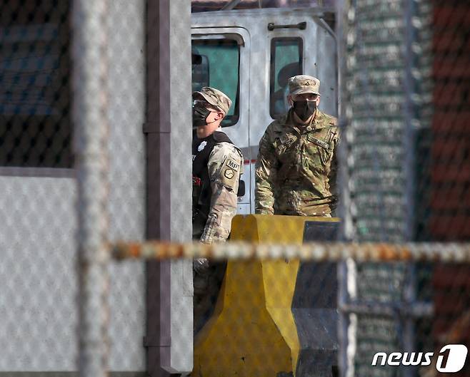 마스크를 착용한 주한미군 장병들. 2020.2.20/뉴스1 © News1 신웅수 기자
