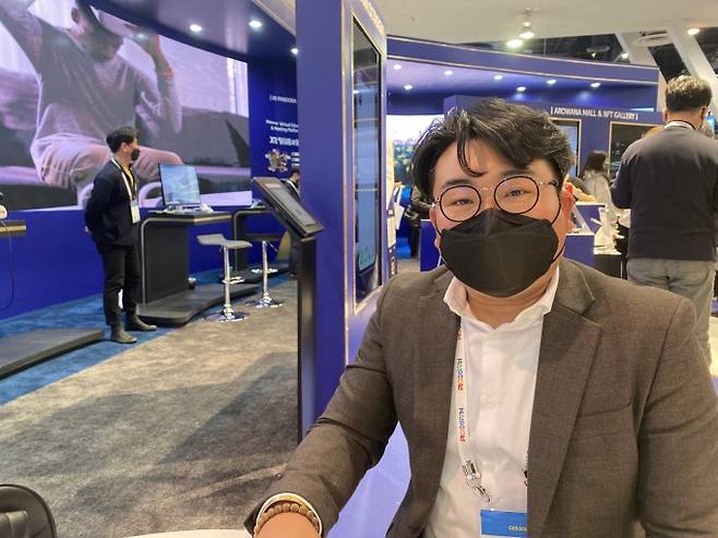 최명진 한컴인스페이스 대표와 6일(현지시간) 미국 네바다주 라스베이거스컨벤션센터(LVCC)에서 열린 ‘CES(소비자가전전시회) 2022’에서 인터뷰를 가졌다. 고재원 기자 jawon1212@donga.com