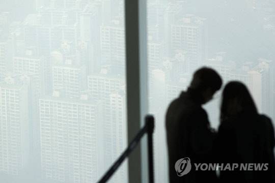 9일 송파구 한 건물에서 내려다 본 시내 아파트. 연합뉴스