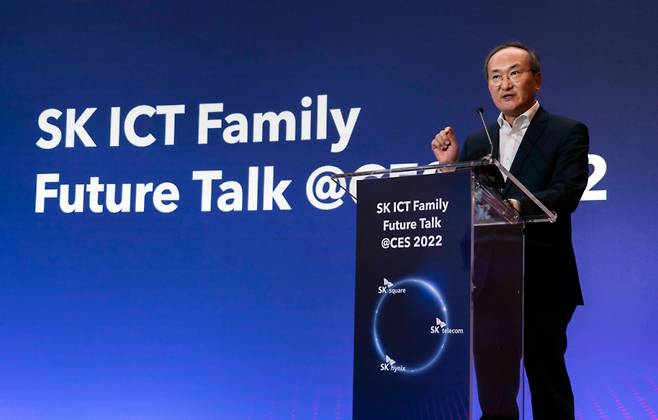 이석희 SK하이닉스 사장이 CES 2022가 열린 미국 라스베이거스에서 기자 간담회를 갖고 ‘SK ICT 연합’의 비전을 발표하고 있다. /사진제공=SK텔레콤