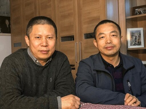 2019년 샤먼의 별장에서 모임을 가졌다가 체포된 뒤 국가전복죄로 기소된 딩자시(오른쪽), 쉬즈용 민권변호사. /출처=chinachange.org