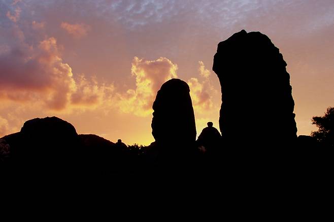 설문대할망과 오백장군 상징탑제주돌문화공원 제공
