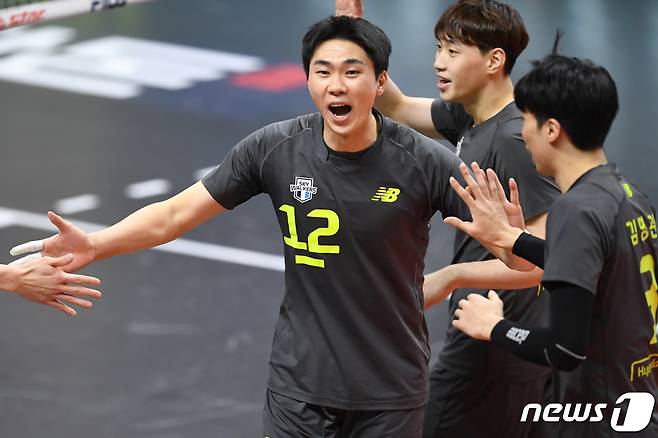 현대캐피탈이 풀세트 접전 끝에 OK금융그룹을 제압했다. (KOVO 제공) © 뉴스1