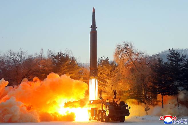 북한이 지난 5일 발사한 탄도미사일. /조선중앙통신 홈페이지 캡처