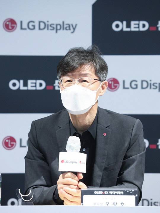 오창호 LG디스플레이 대형사업부장(부사장)이 지난달 29일 서울 강서구 LG사이언스파크에서 열린 'OLED.EX' 미디어데이에서 발언하고 있다. <LG디스플레이 제공>