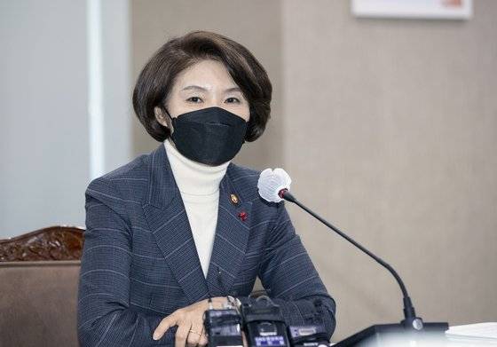 환경부 출입기자단 간담회 참석한 한정애 장관. 연합뉴스