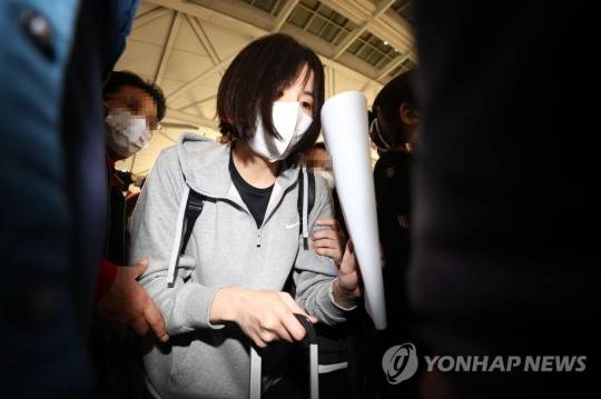 이재영이 지난 해 10월 그리스 리그 PAOK 테살로니키 구단에 합류하기 위해 인천국제공항 제1터미널에서 출국장으로 이동하고 있다. [연합뉴스 자료사진]