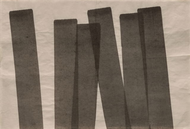 권영우의 1980년대 작품 '무제'. 한지 위 먹선의 중첩 효과가 특징이다. /사진제공=국제갤러리