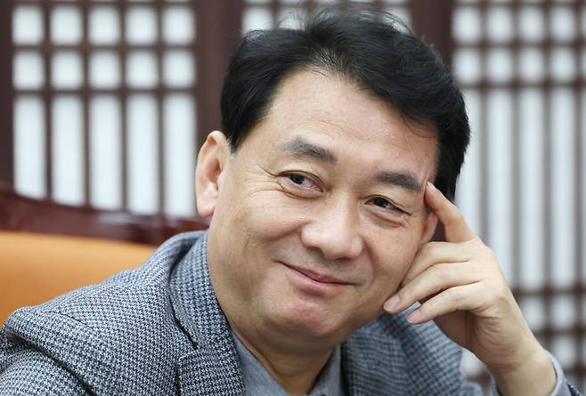 10대 과제 설명하는 이광재 위원장     (서울=연합뉴스) 이정훈 기자 =  더불어민주당 이광재 선거대책위원회 미래경제위원장이 국회에서 연합뉴스와 만나 '10대 과제'를 설명하고 있다. 2022.1.11
    uwg806@yna.co.kr
(끝)