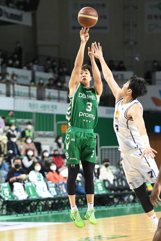 슛 시도하는 허웅 [KBL 제공. 재판매 및 DB 금지]