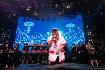 Tones And I performing live at the Final Night of ELEVATE Sydney, the inaugural event which transformed Sydney's Cahill Expressway into the world's best stage. (PRNewsfoto/Destination NSW, NSW Government)