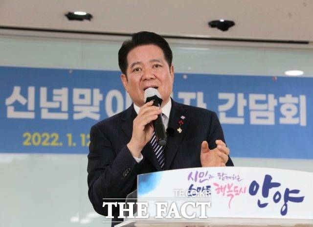 최대호 안양시장이 올해 시정운영 계획과 관련한 질문에 답하고 있다./ 안양시 제공