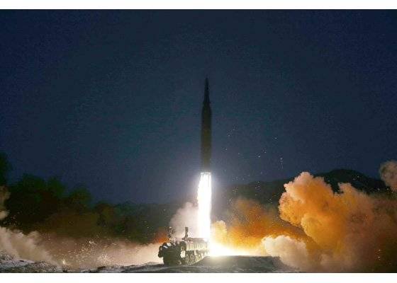 지난 11일 북한이 엿새 만에 다시 동해상으로 탄도미사일로 추정되는 발사체를 발사했다.