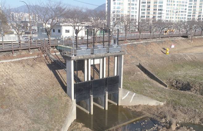 스마트홍수관리시스템이 구축된 내이배수문 ⓒ밀양시