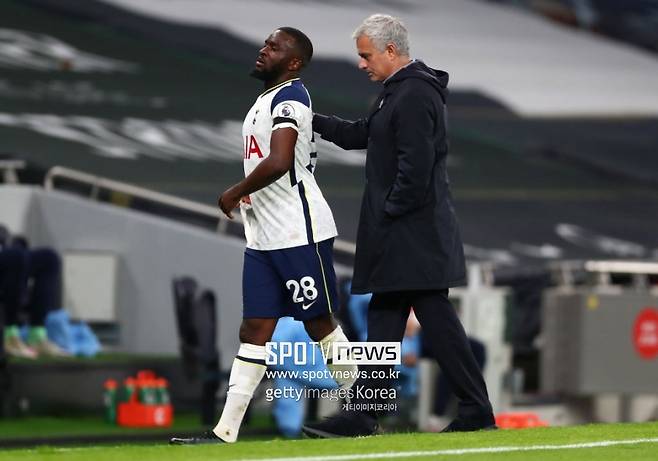 ▲ 탕기 은돔벨레와 주제 무리뉴