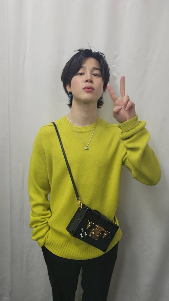 "왕자보다 훨씬 멋있어!" 방탄소년단 지민 완벽한 남친룩 '극찬'