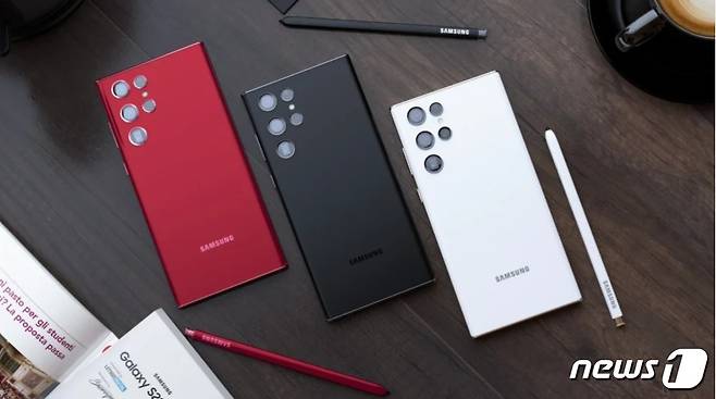 삼성전자가 2월에 출시할 '갤럭시S22 울트라' 예상 이미지. © 뉴스1