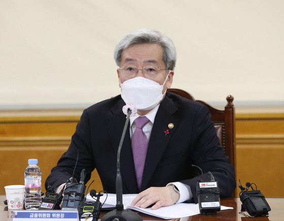 고승범 금융위원장이 13일 오전 서울 중구 은행회관에서 열린 경제·금융전문가 간담회에서 모두발언을 하고 있다.  고 위원장은 이날 간담회에서 미국 기준금리 인상과 중국 경기 둔화 등 국내외 경제·금융시장의 다양한 위험 요인들을 살펴보고 대응 방향을 논의했다./사진=뉴스1